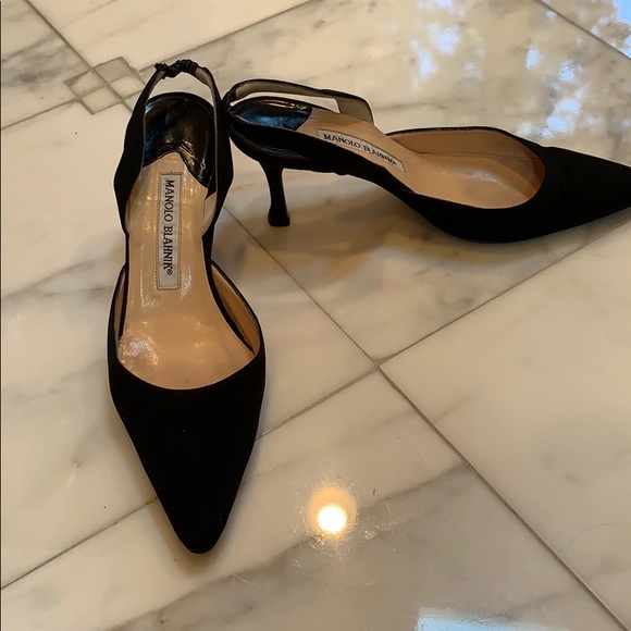 Manolo Blahnik Black Peau de Soie evening shoes. - Picture 3 of 5